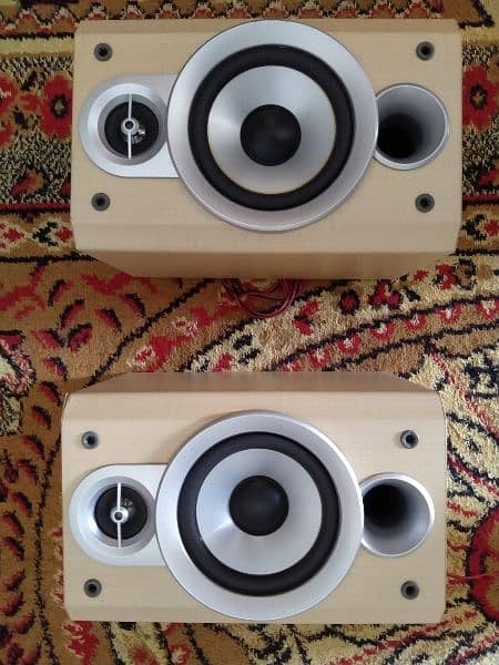 JVC. . . speakers. . . for car and amplifier 3
