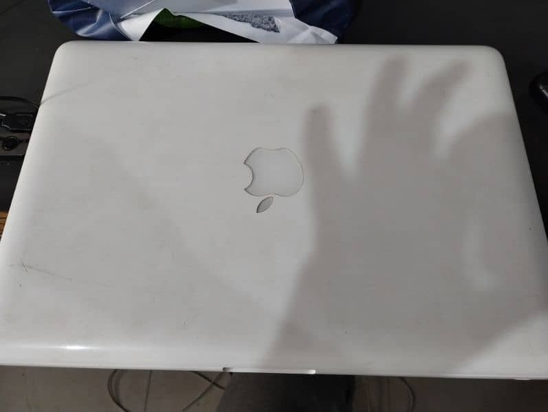 MacBook A1342 3