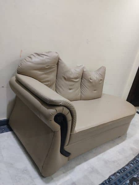 Pure leather dewan in good condition 1