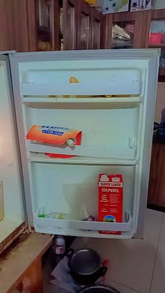 i am selling Refrigerators Good Condishan bhtbachabColoing hain