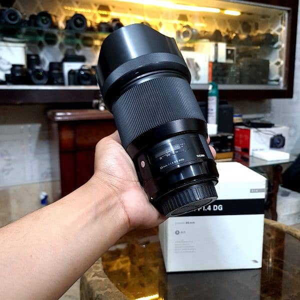 Canon Sigma 85mm f1.4 DG Art (10/10) 1