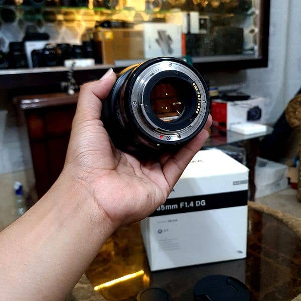 Canon Sigma 85mm f1.4 DG Art (10/10) 4