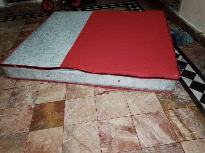 urgent sale double bed mattress king size 8 inches 65x76" 1