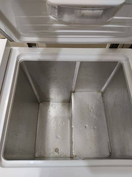 Dawlance Inverter double door deep freezer 6