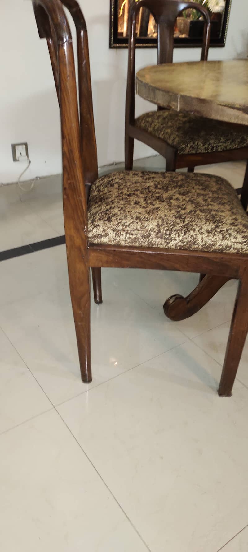 ROUND DINNING TABLE WITH 6 CHAIRS (PURE SHEESHAM) 9