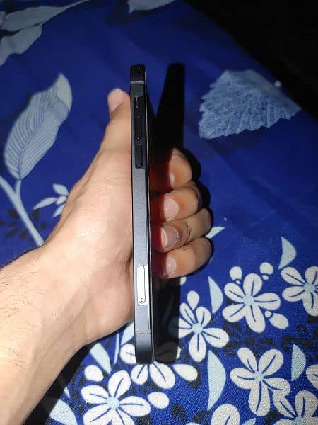 iphone 12 Non pta sim working (64gb) black colour 10 by 10 condition 2