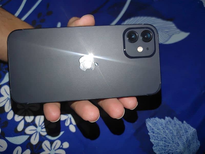 iphone 12 Non pta sim working (64gb) black colour 10 by 10 condition 5