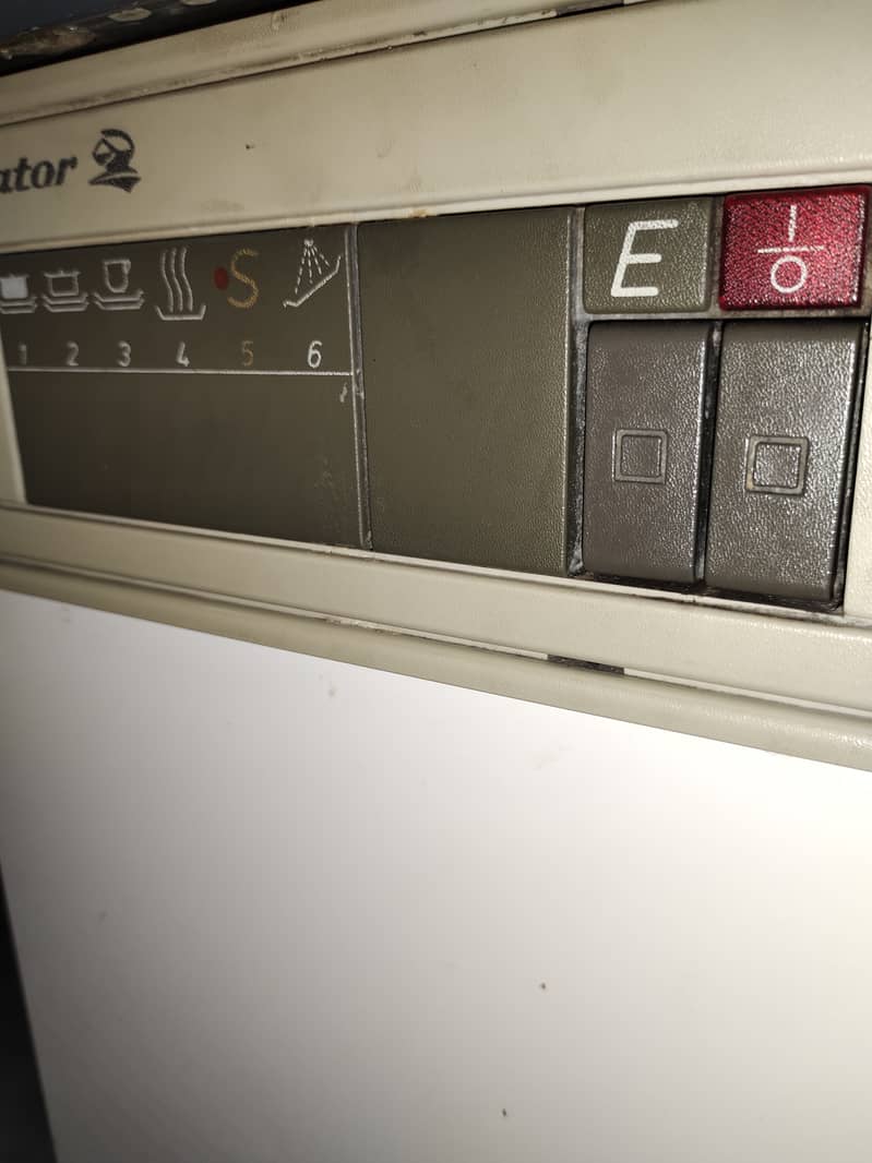 DISHWASHER (KELVINATOR) EXCELLENT CONDITION AND REASONABLE PRICE 0