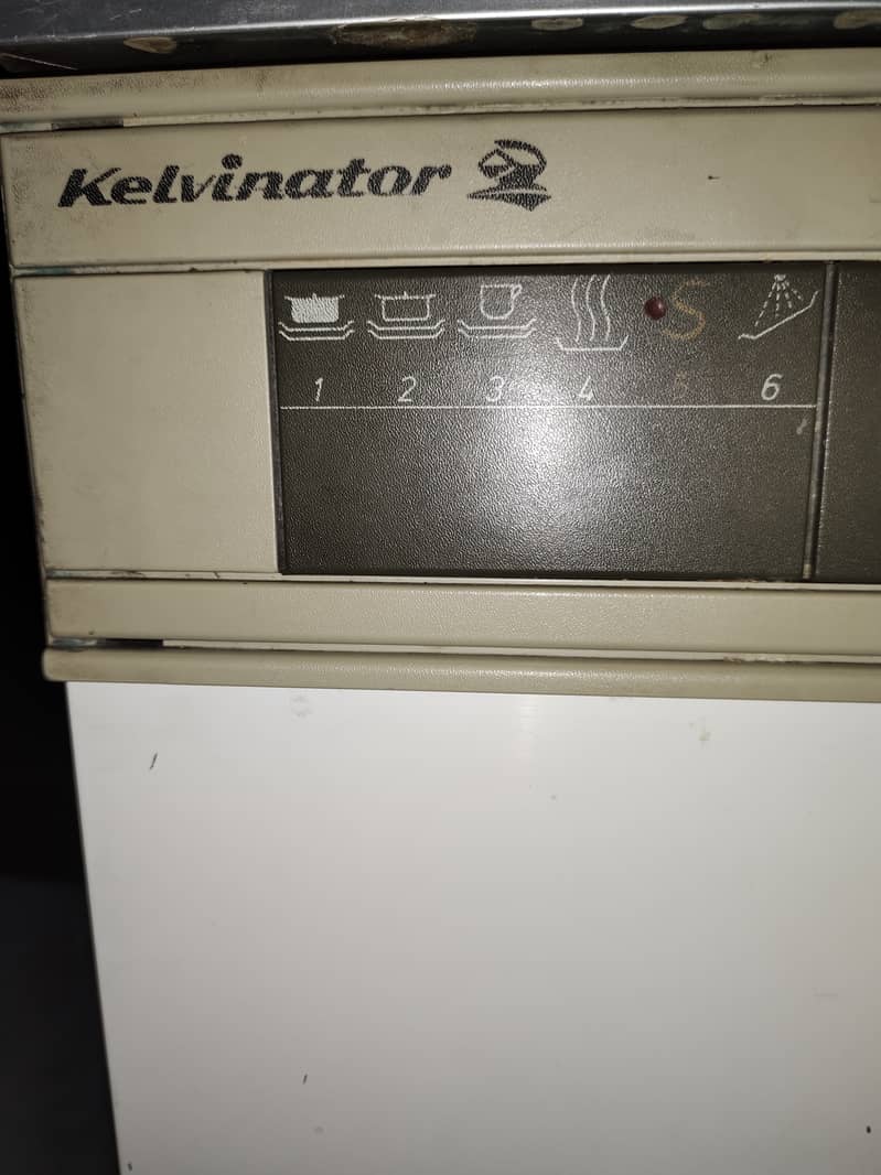 DISHWASHER (KELVINATOR) EXCELLENT CONDITION AND REASONABLE PRICE 2