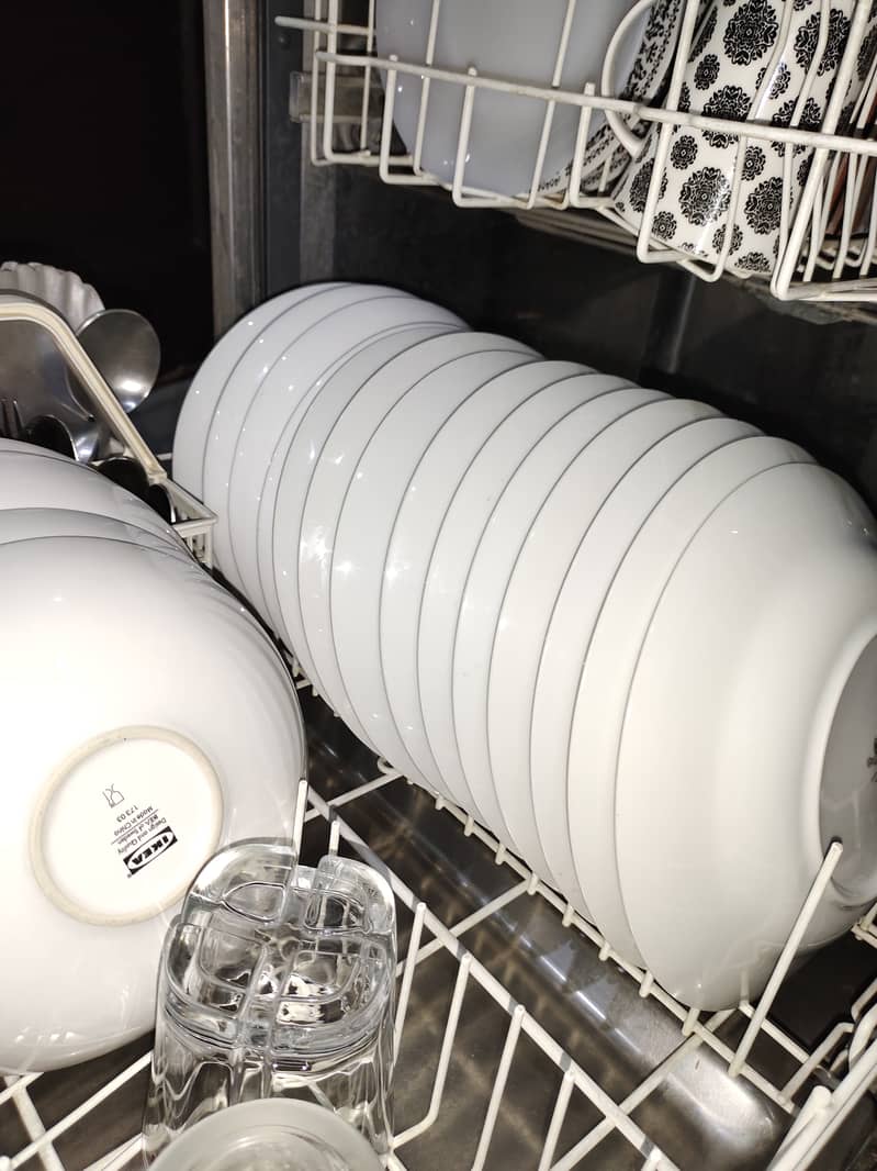 DISHWASHER (KELVINATOR) EXCELLENT CONDITION AND REASONABLE PRICE 3