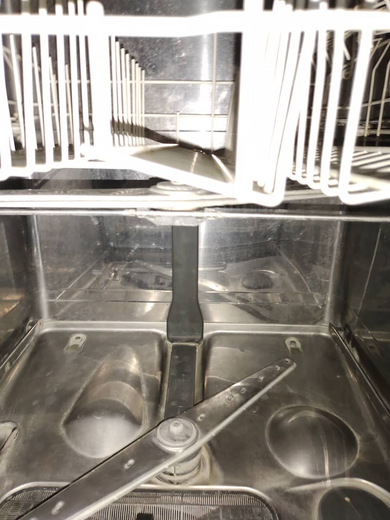DISHWASHER (KELVINATOR) EXCELLENT CONDITION AND REASONABLE PRICE 9