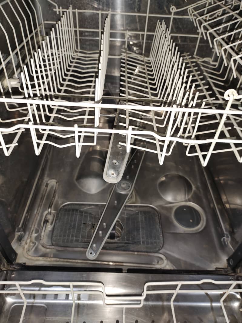 DISHWASHER (KELVINATOR) EXCELLENT CONDITION AND REASONABLE PRICE 13