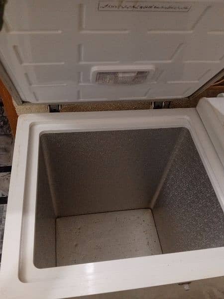 PEL Deep Freezer Double Door in 10/10 condition 4