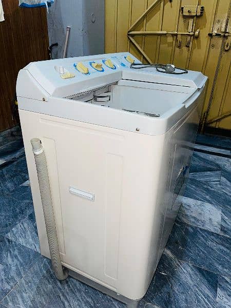 Haier Full Size Washing Machine with Spinner 4