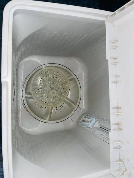 Haier Full Size Washing Machine with Spinner 3