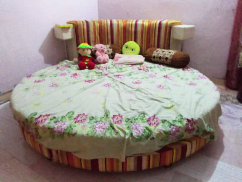 Round bed king size 2