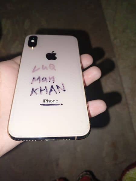 iphone xs condition 10/10 3