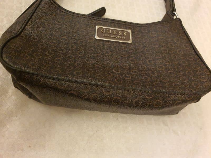 Branded bag for Ladies Guess 1