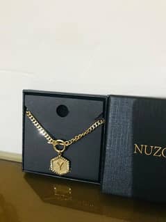 gold plated Amazon UK necklace with Y shape pendant