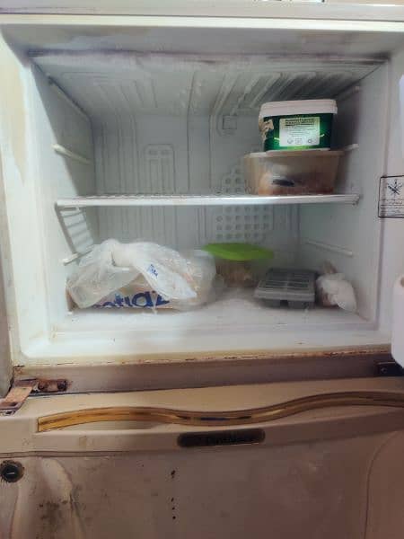 Dawlance fridge good condition 1