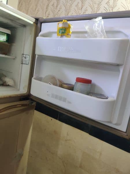 Dawlance fridge good condition 2