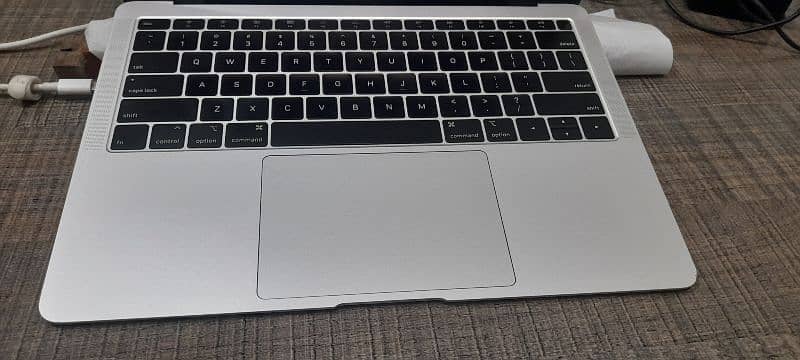 MACBOOK AIR 2019 FOR SALE - MINT CONDITION 3