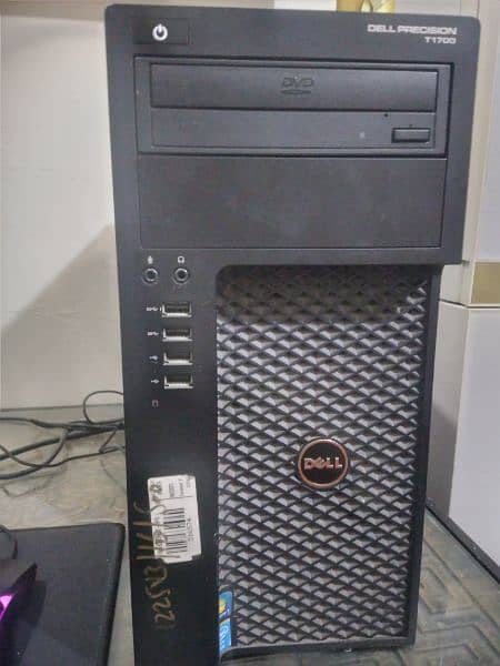GAMING PC I7 4TH GEN XEON or AMD 4GB GPU WITH 17 INCHES DELL MONITOR 1