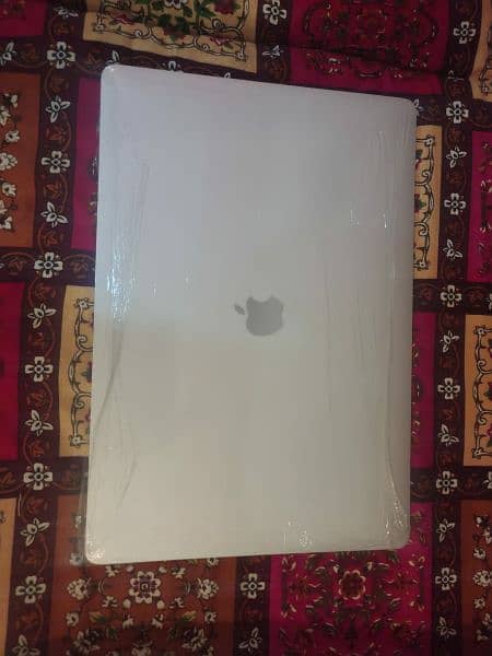 APPLE Macbook Pro 2017 15 inch 3