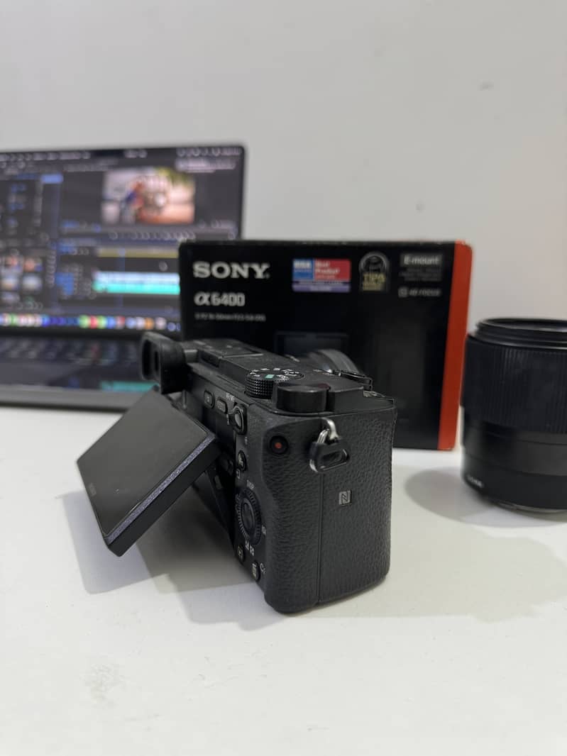 Sony A6400 with Kit Lens 3