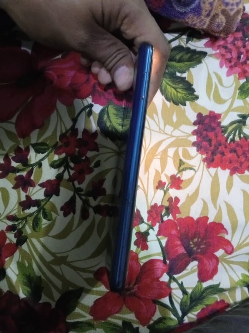 Infinix hot 9 play for sale condition 10/8 chalny me thek h 3