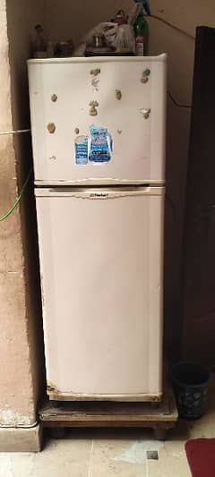 1 Dawlance or 1 PEL refrigerator hai 0