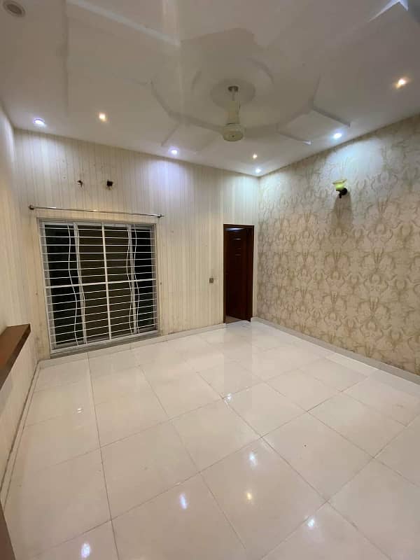 5 Marla house Available in low budget in sector B bahria town lahore 4
