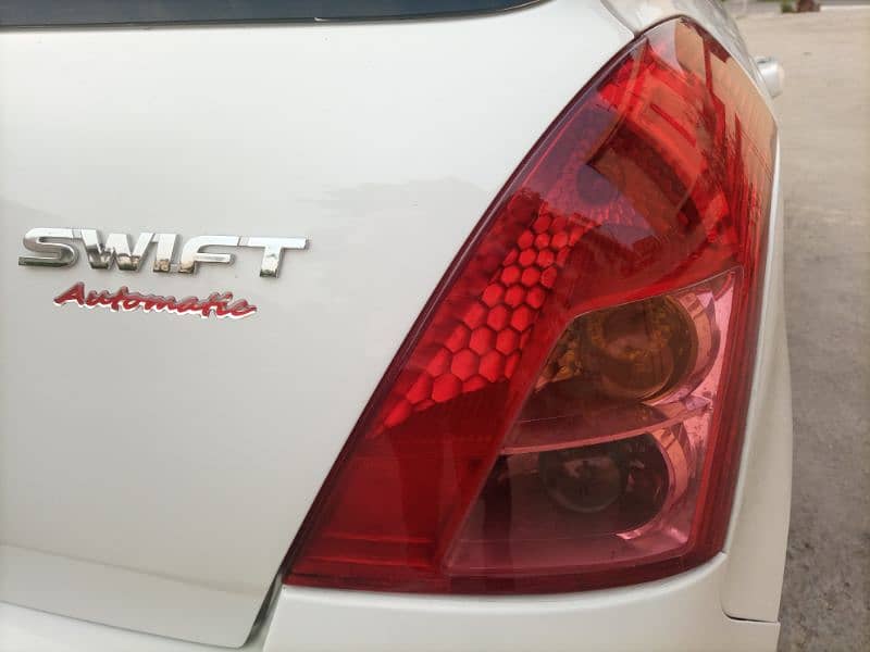Suzuki Swift DLX 1.3 Automatic 2014 10
