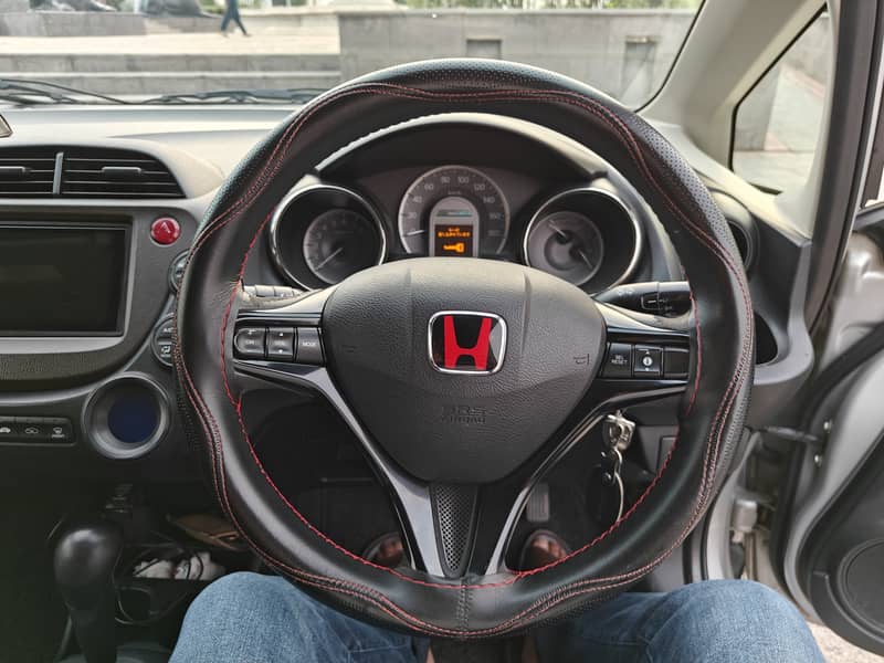Honda Fit Shuttle Hybrid 10