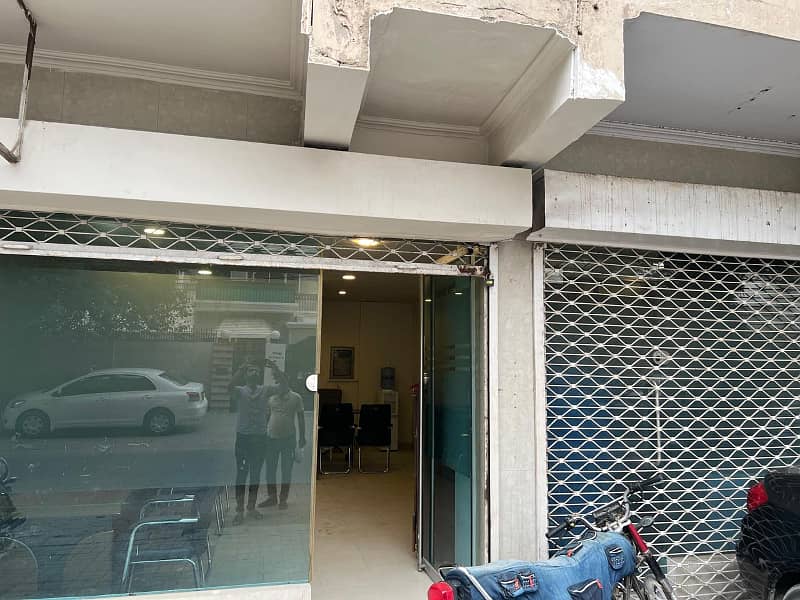 Dha Ph 2 (ext) Sunset Lanes | 600 Sqft Semi Furnished Ground Floor Shop For Rent | Huge Frontage | Ample Car Parking | Ideal For Multinational Companies or Franchise | Reasonable Rent | Ideal Location | 12
