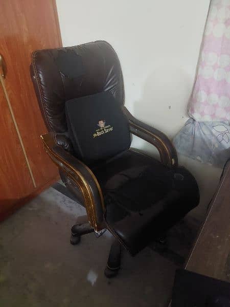 Exective chair for sale ,smooth moving and perfect with  back kushan 1