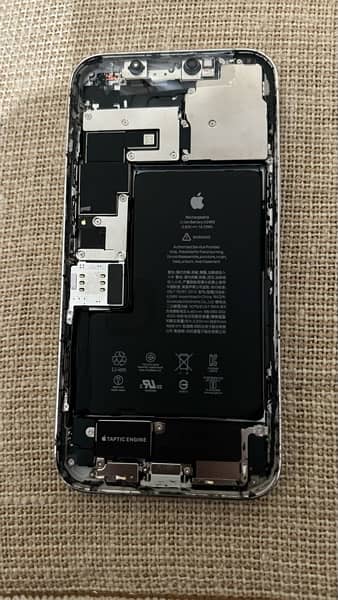 iPhone 12 pro max screen damaged 1