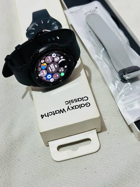 Samsung Watch 4 Classic Model *SM-R890* 1
