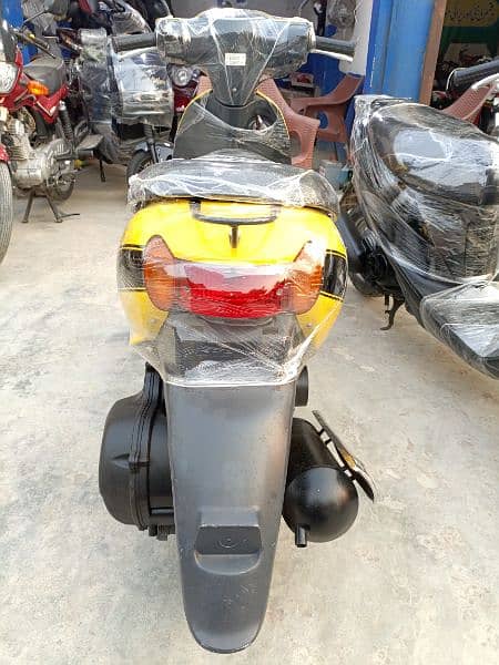 49cc japanese scooty available mobile no#0300 4142432# 1
