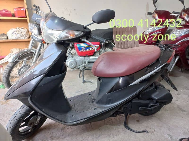 49cc japanese scooty available mobile no#0300 4142432# 7
