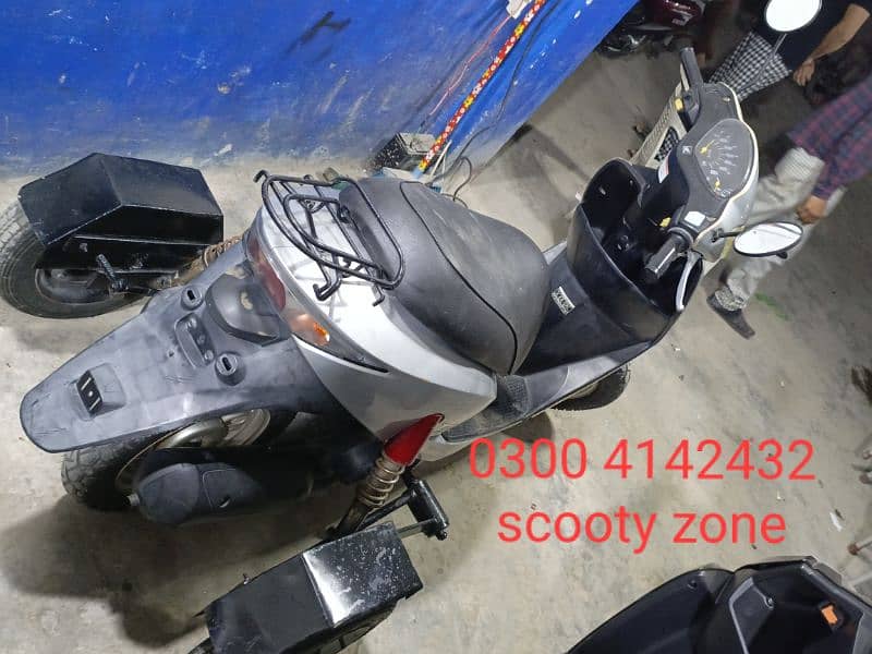 49cc japanese scooty available mobile no#0300 4142432# 13