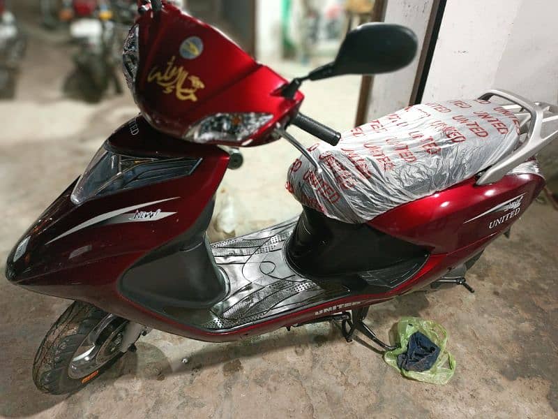 united scooty available contact at**03004142432** 7