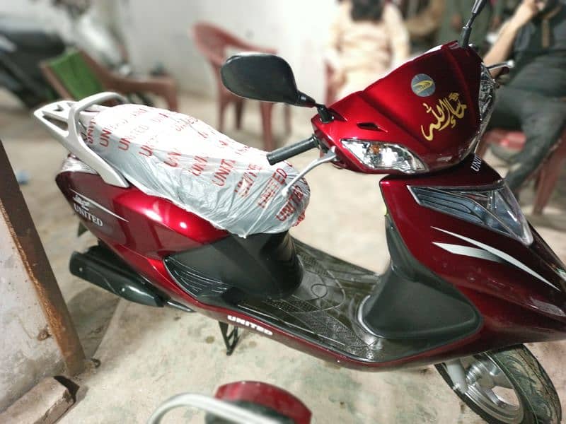 united scooty available contact at**03004142432** 9