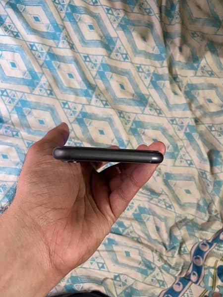 Iphone 11 - 128 GB - PTA Approved 5