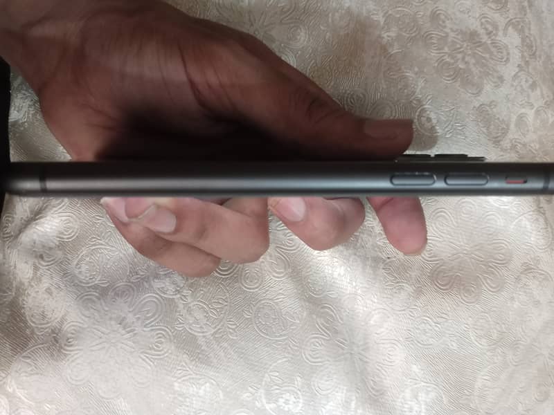 Iphone 11 black 128GB non pta water pack 4