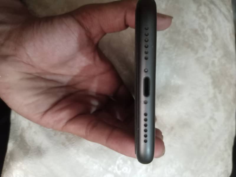 Iphone 11 black 128GB non pta water pack 5