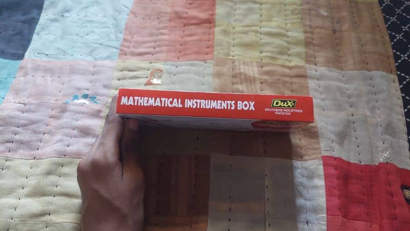DUX Mathametical instrument box 1