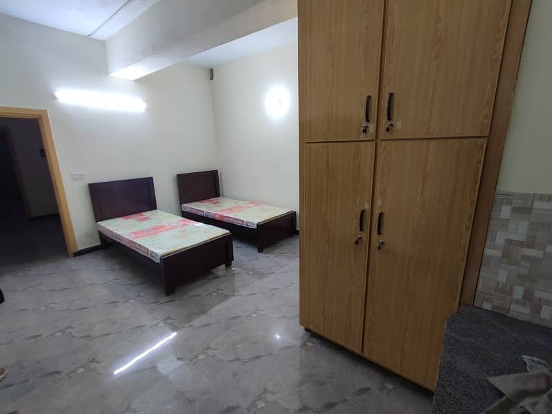 Hostel Room For Rent Near Ayub Park 4