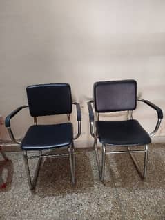 selling these two chairs in very good condition
