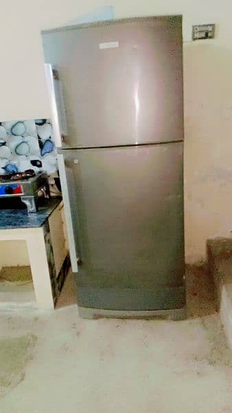 I  m sell because already new frige 4